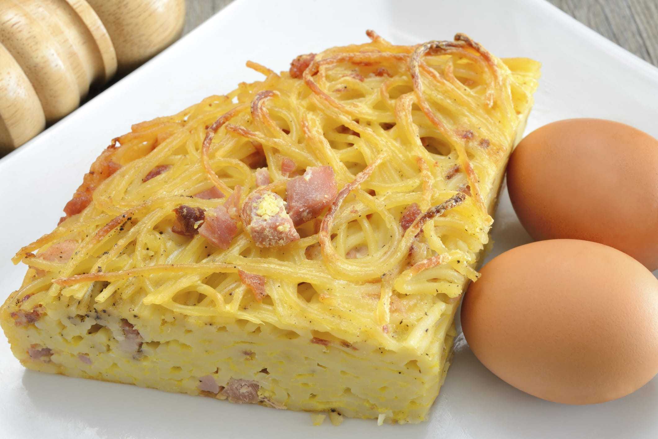 Макароны с колбасой и помидорами на сковороде - 8 пошаговых фото в рецепте