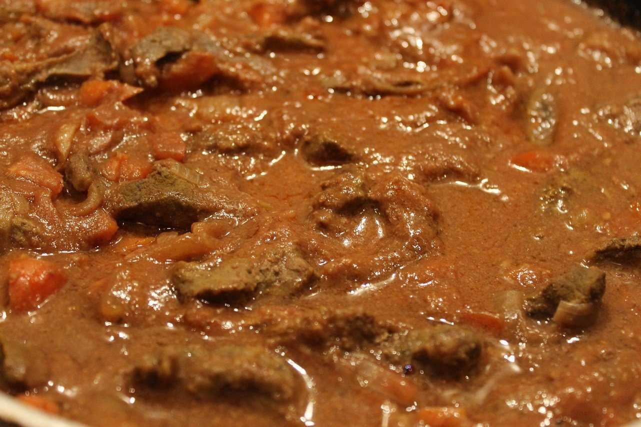 Говяжья печень тушеная с луком и сметаной в мультиварке