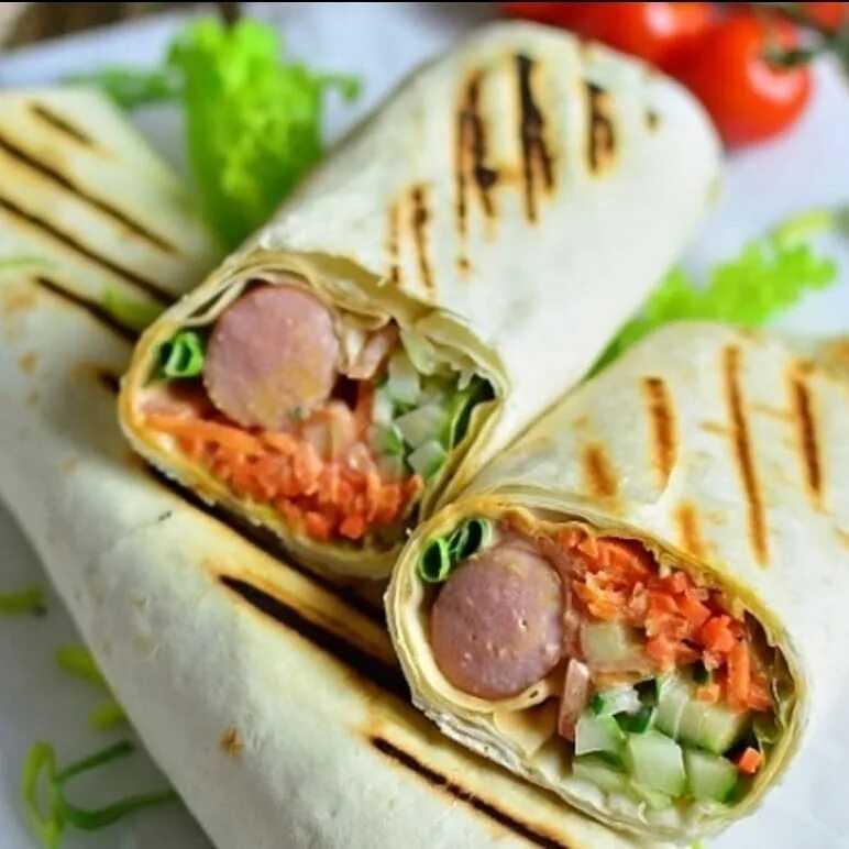 Лаваш с колбасой и корейской морковью