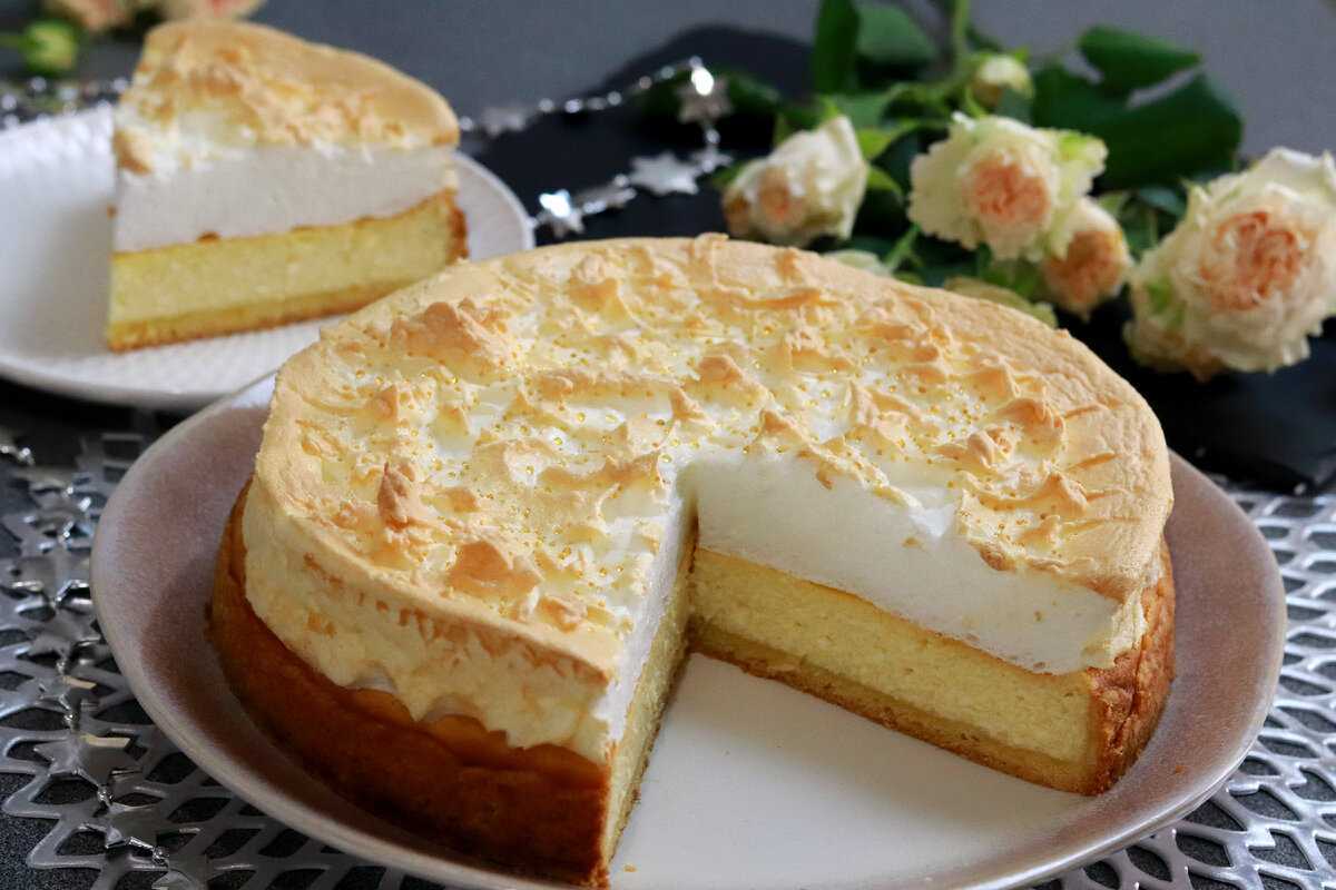 Творожный пирог с клубникой в духовке – 9 самых вкусных и простых рецептов