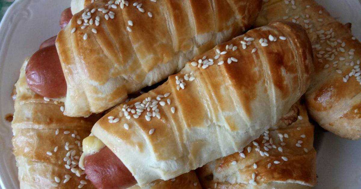 Плетенка с сосисками и сыром