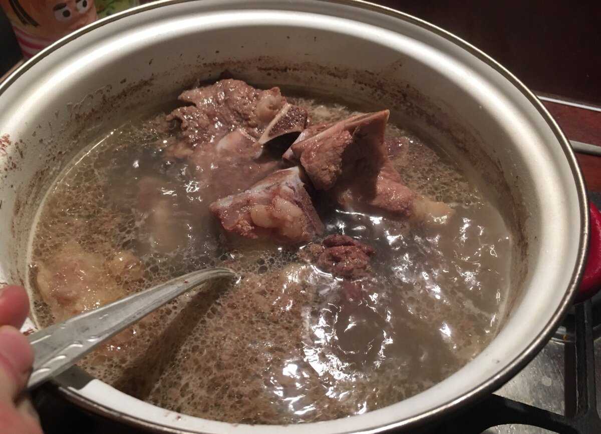 Когда нужно солить мясо при варке, чтобы не испортить