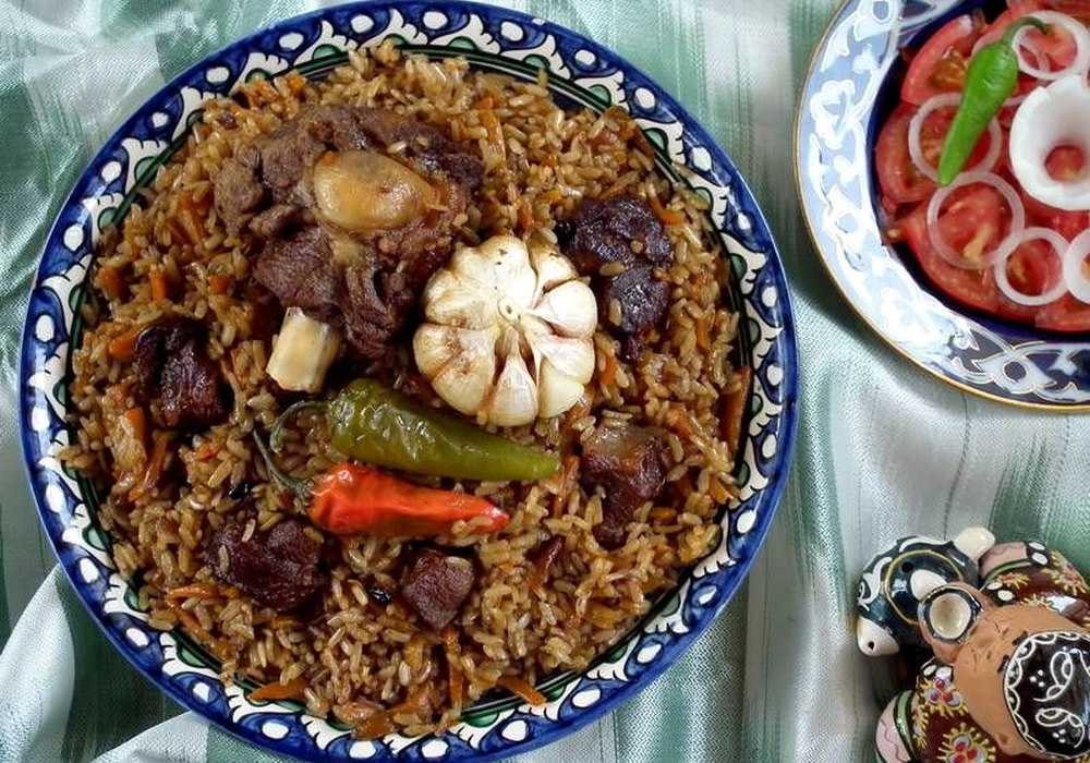 Необычный плов с черносливом для праздничного стола