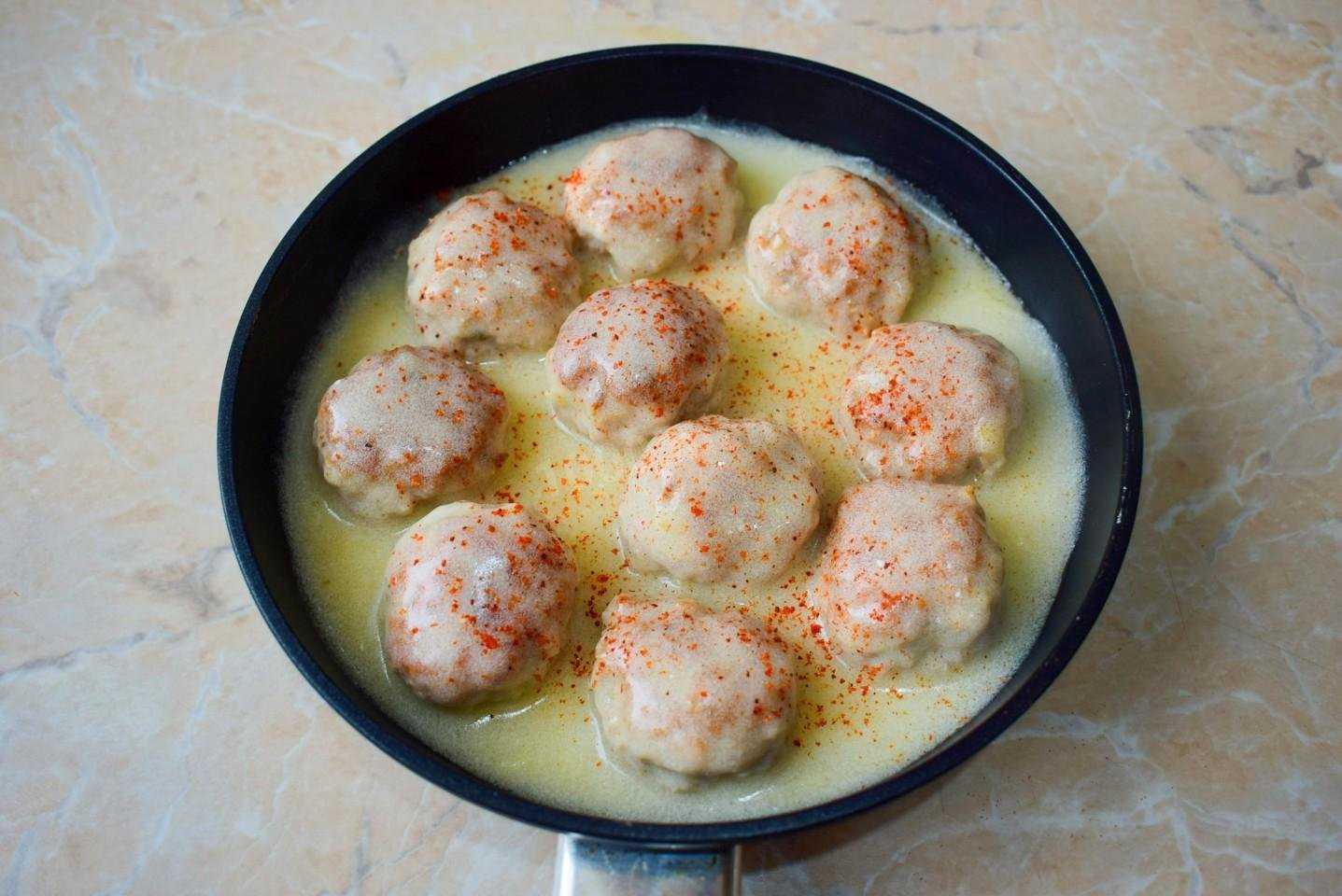 Сметанный соус: рецепты для курицы, макарон, рыбы, котлет и тефтелей, как приготовить с чесноком, грибами, сыром и сколько хранить
