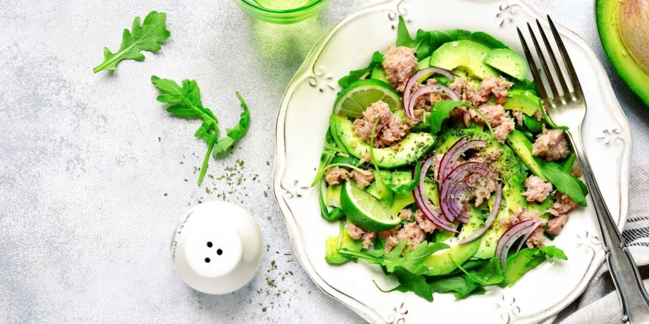 12 простых рецептов салата с тунцом (консервированным): классические пошаговые с фото