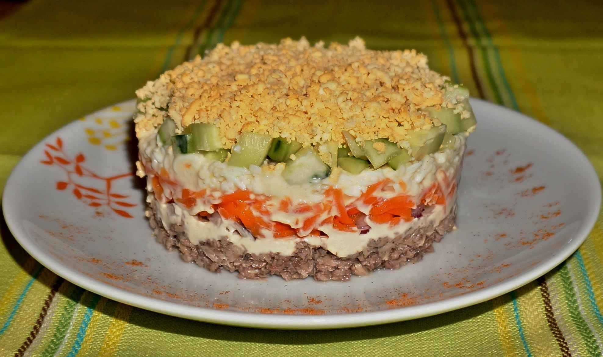 Салат с сайрой, рисом и яйцом Салат с сайрой, огурцом и яйцом Салат с сайрой консервированной, яйцами и картошкой Салат с айвой и сайрой Салат с сайрой, яйцом и горошком Салат Австрийский с авокадо и сайрой