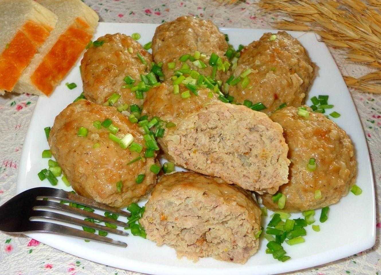 Паровые куриные котлеты в мультиварке