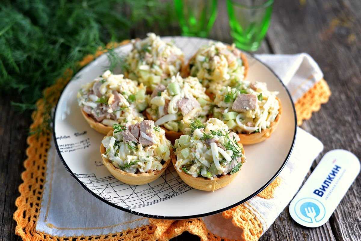 Салат из печени трески: как приготовить вкусную закуску в домашних условиях, рецепты и советы