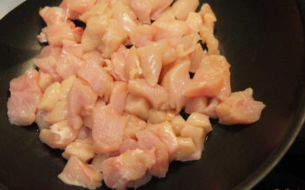 Как вкусно приготовить куриную грудку на сковороде: диетические пп-рецепты