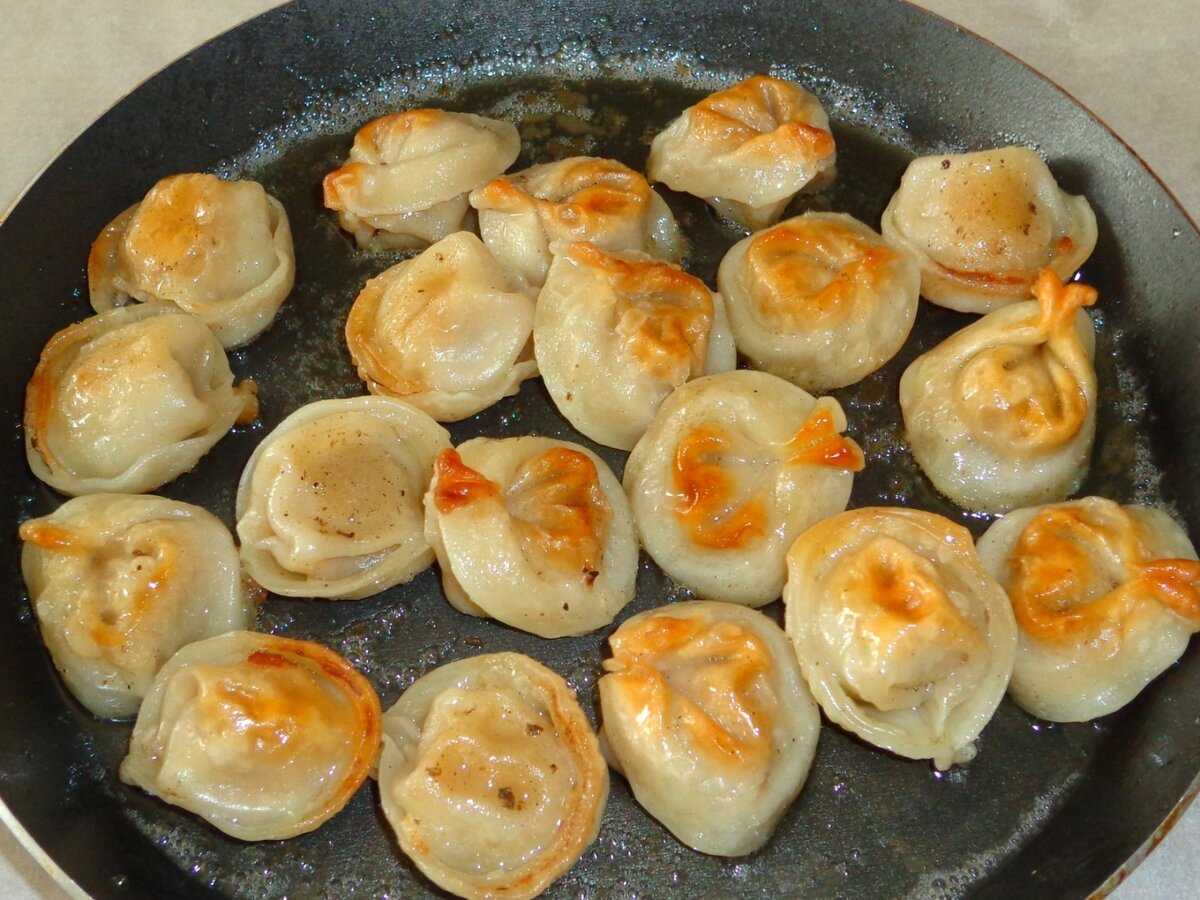 Жареные пельмени на сковороде — 9 рецептов