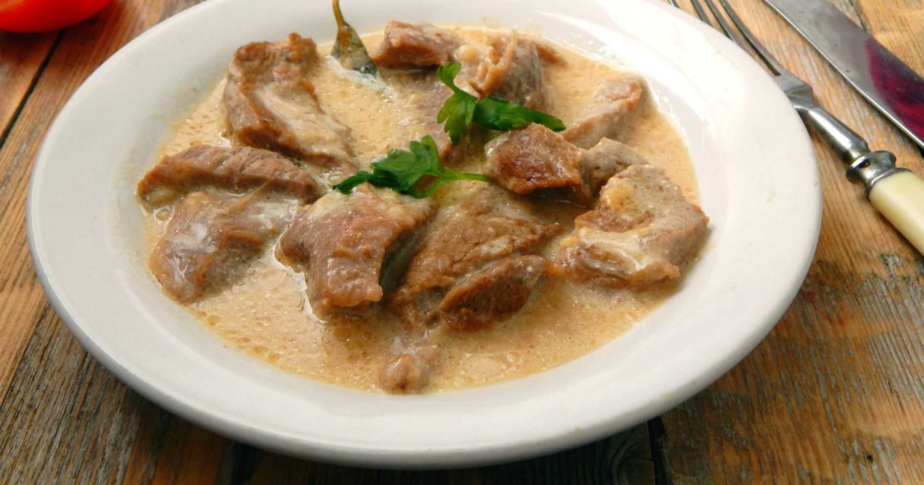 Свинина, запеченная куском в фольге: 3 рецепта со сметаной, картошкой в духовке, мультиварке и аэрогриле
