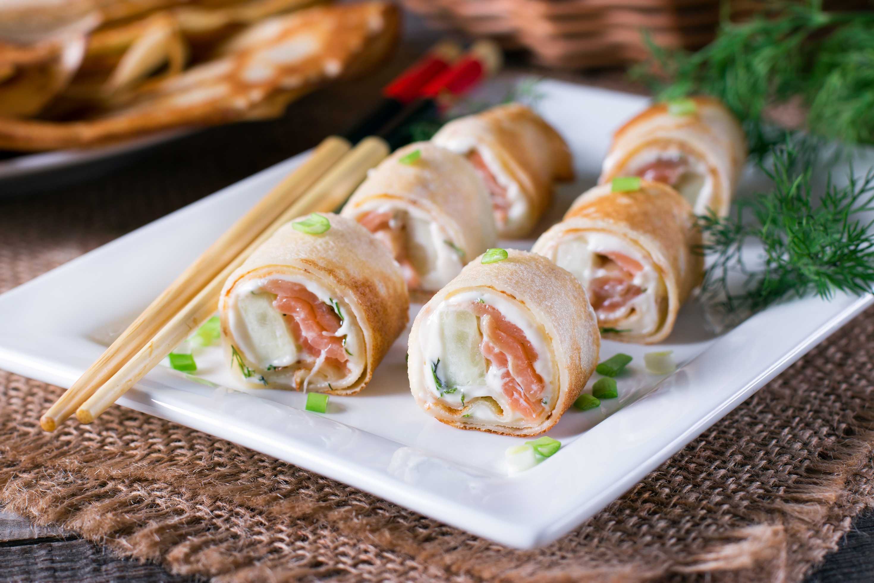 Блинные рулетики с начинкой - 7 вкусных рецептов на праздничный стол