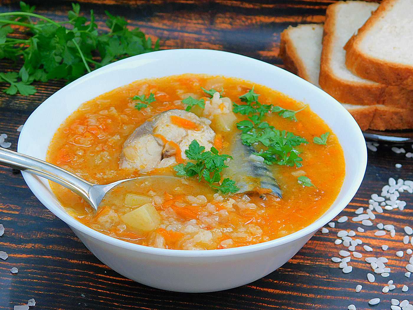 Как вкусно сварить уху из речной и красной рыбы