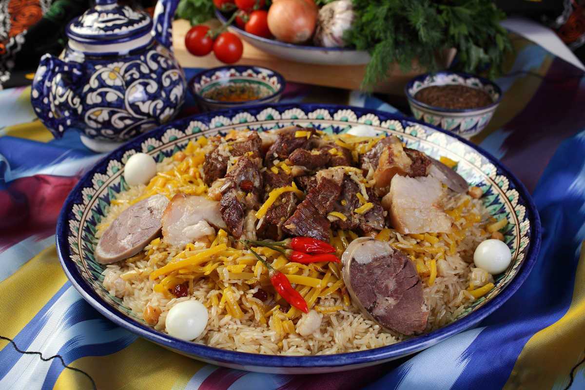 Настоящий узбекский плов из индейки в казане с чесноком - рецепт с фото