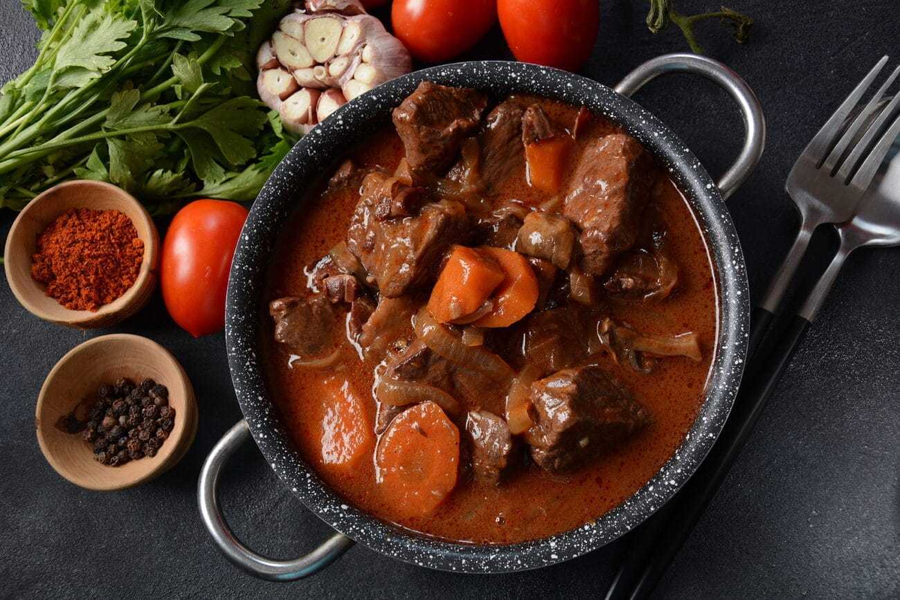 Говядина тушеная с грибами и овощами - кулинария для мужчин