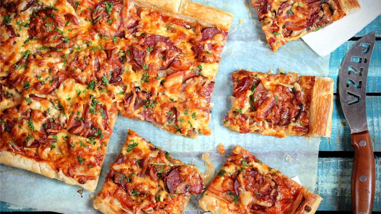 Сыр для пиццы: какой сорт лучше использовать, чтобы он тянулся