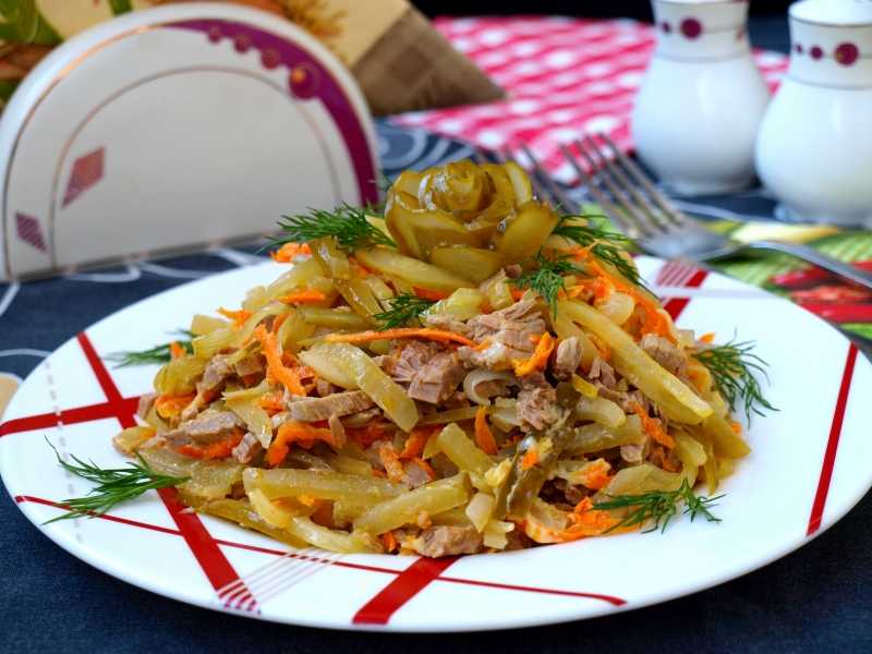 Лучшие салаты с языком: топ 25 самых вкусных и простых салатов со свиным и говяжьим языком с пошаговыми фото и видео рецептами | qulady