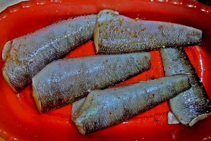 Минтай запеченный в духовке — самые вкусные рецепты приготовления