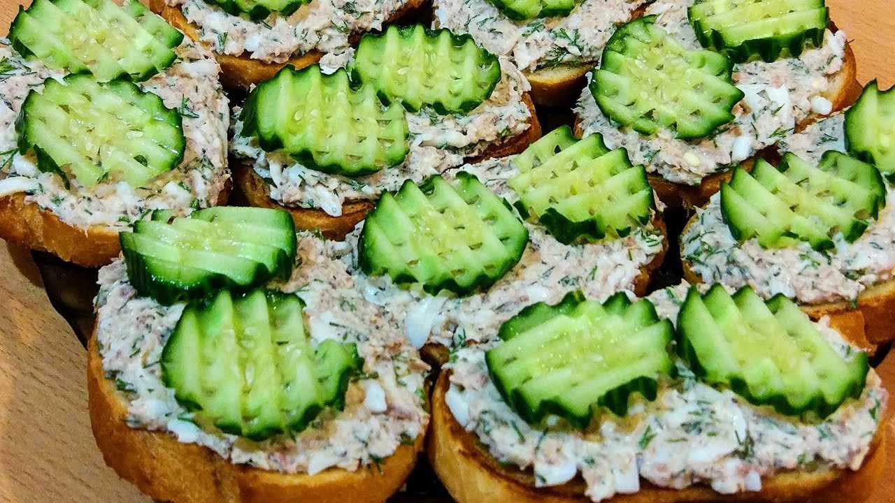 Бутерброды с сайрой и яйцами. горячие бутерброды с сайрой и яйцом в духовке
