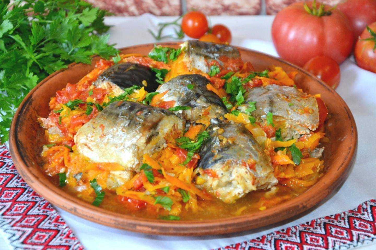 Рыба тушеная с овощами в мультиварке:рецепты с фото в томате и сметане