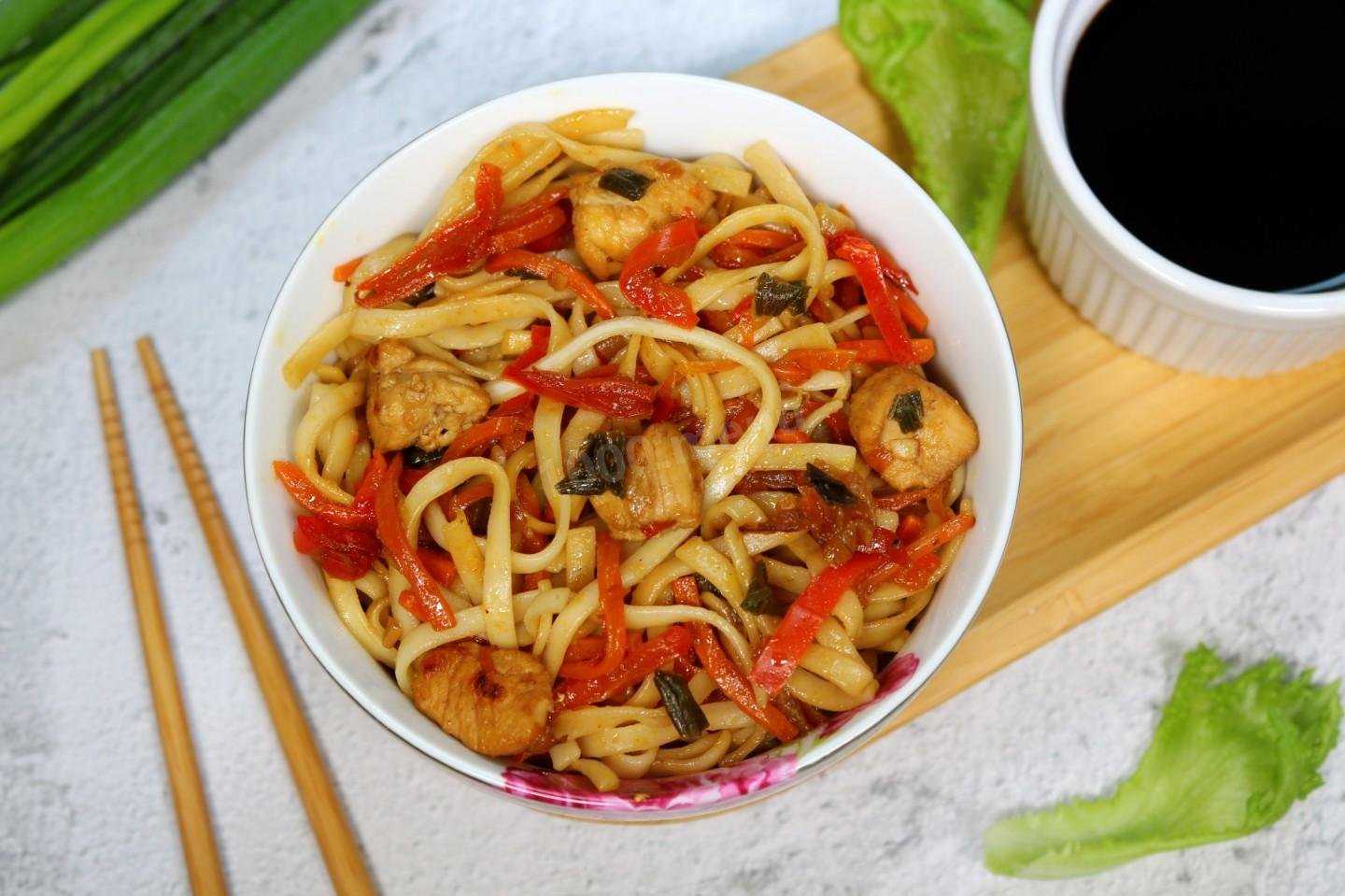 Гречневая лапша с говядиной и овощами [кулинарный рецепт с фото]
