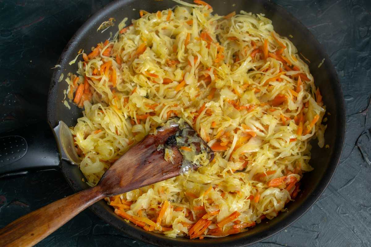 Тушеная капуста по-немецки — пошаговый кулинарный рецепт приготовления овощей с фото