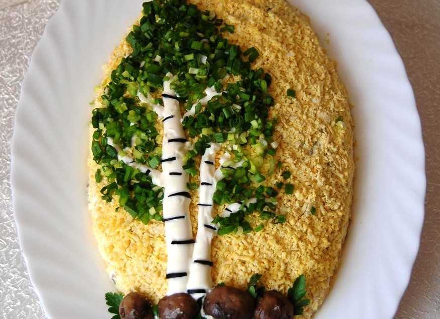 Салат «березка» с курицей и черносливом: 7 рецептов