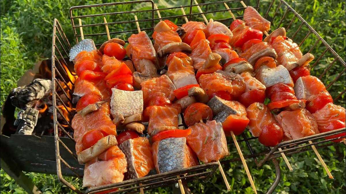 Шашлык из рыбы на мангале. какую рыбу выбрать и как приготовить шашлык из рыбы