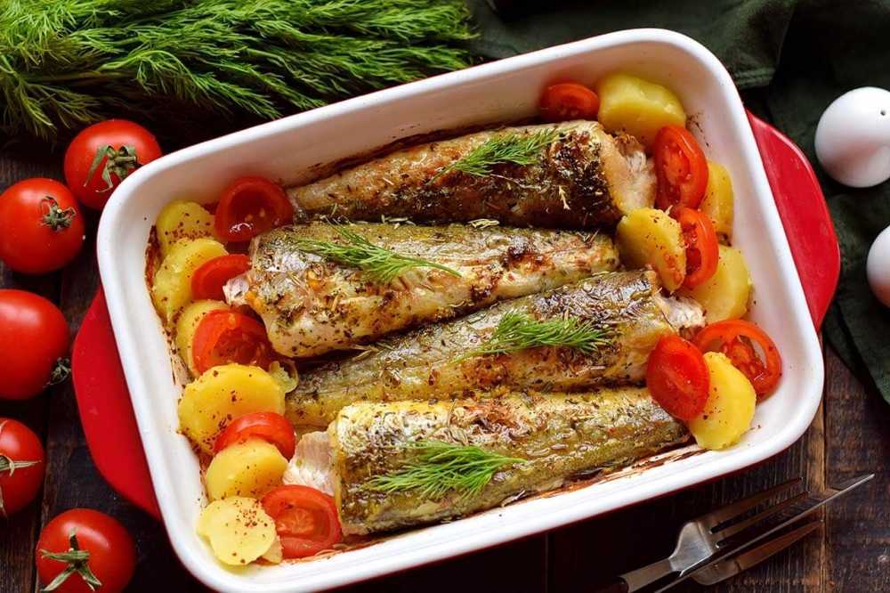 Минтай в духовке с морковью и луком: рецепт с фото, сколько готовится, как запекать