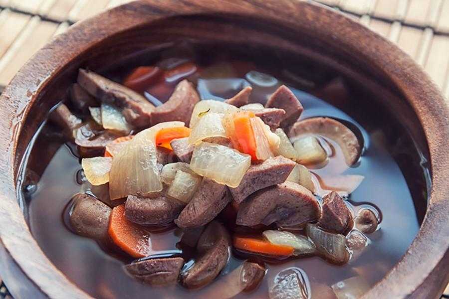 Бараньи почки с луком и чесноком