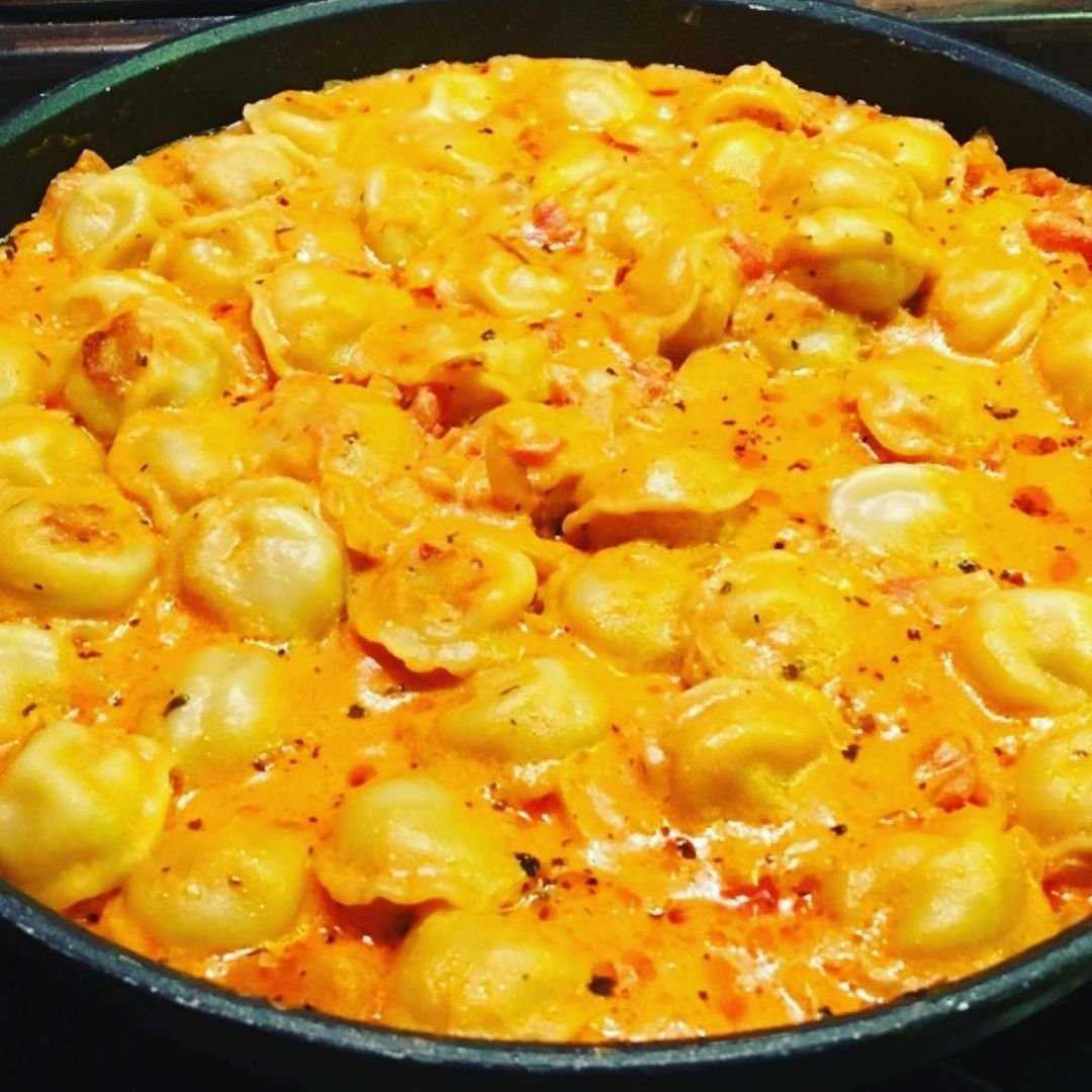 Жареные пельмени на сковороде: 20 очень вкусных рецептов